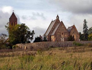 Jakubów (odległość od Zamku: 20km)